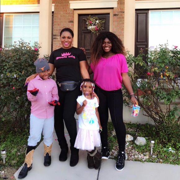 ✨Host Post✨Queens Only Black T-shirt Short Sleeve - Picture 5 of 10